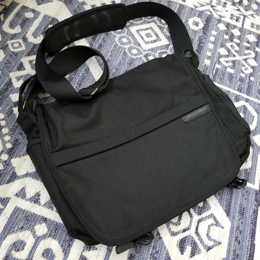 Briggs & Riley Travel Messenger Bag